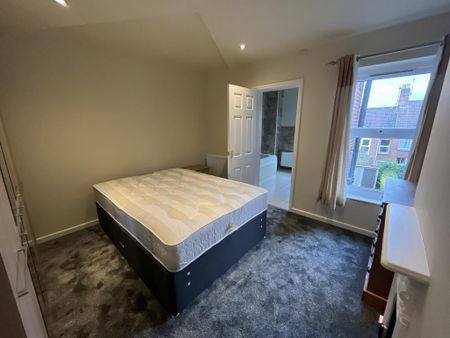 3 bedroom terraced house to rent - Photo 2