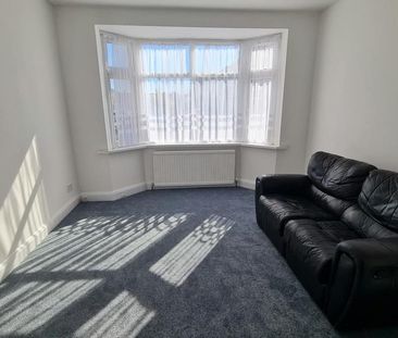 4 bedroom end of terrace house to rent - Photo 1