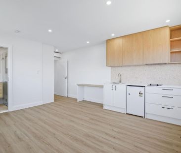 Newly Renovated Four-Bedroom Home + Self-Contained Teenage Retreat - Photo 4