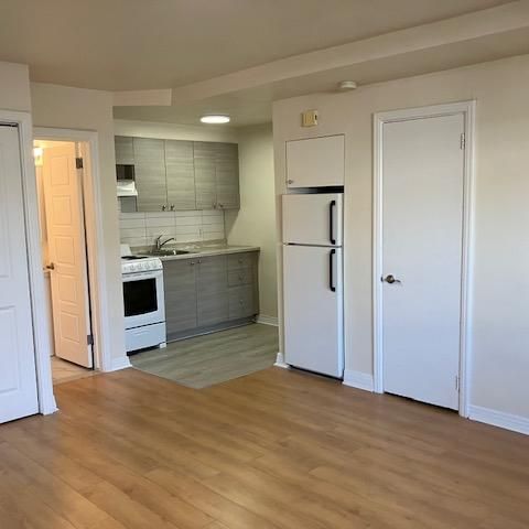 1 1/2 rénové et chauffé à Dorval près des services - Photo 1