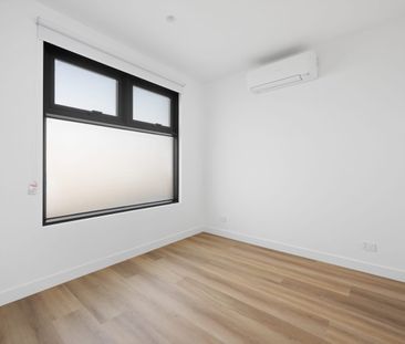 Modern 2-Bedroom Apartment with Balcony & Timber Floors - Photo 4