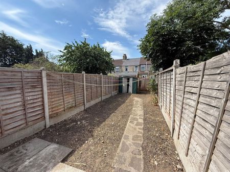 3 Bedroom House To Let - Photo 3