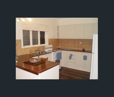 Well-Maintained Three-Bedroom Home in Convenient Carina Location - Photo 4