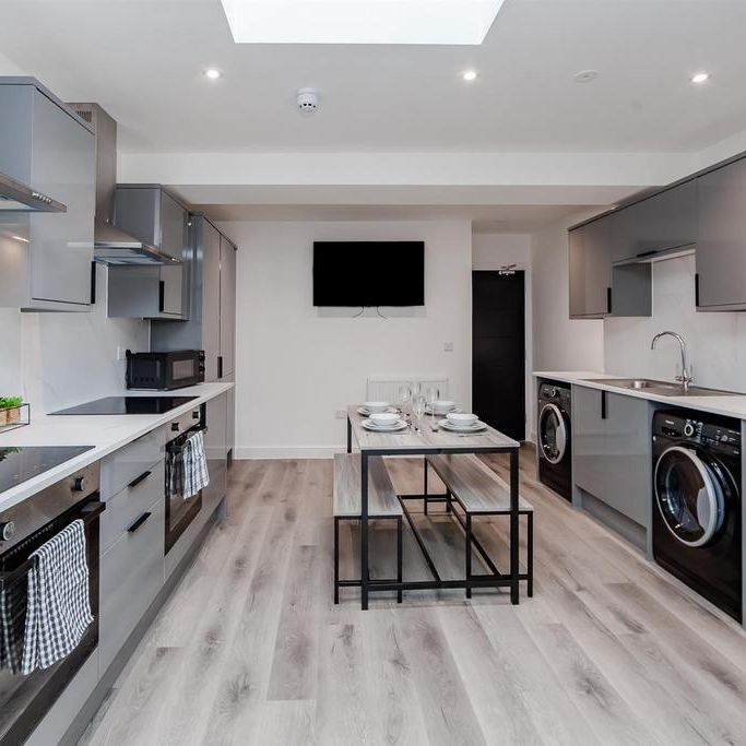 1 bedroom in a house share to rent - Photo 1