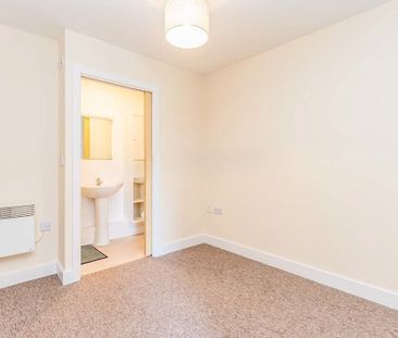 High Street - Photo 4