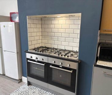 Harehills Avenue (Room 8), Chapeltown, Leeds - Photo 6