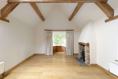 Spacious and charming family home in the village of Tunley. - Photo 3