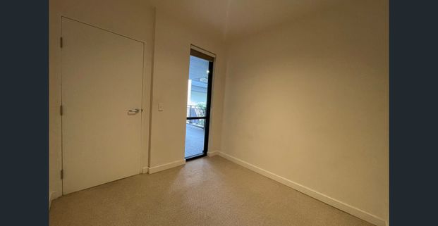 Contemporary North Facing One Bedroom With Oversized Study/Guestroom - Photo 1