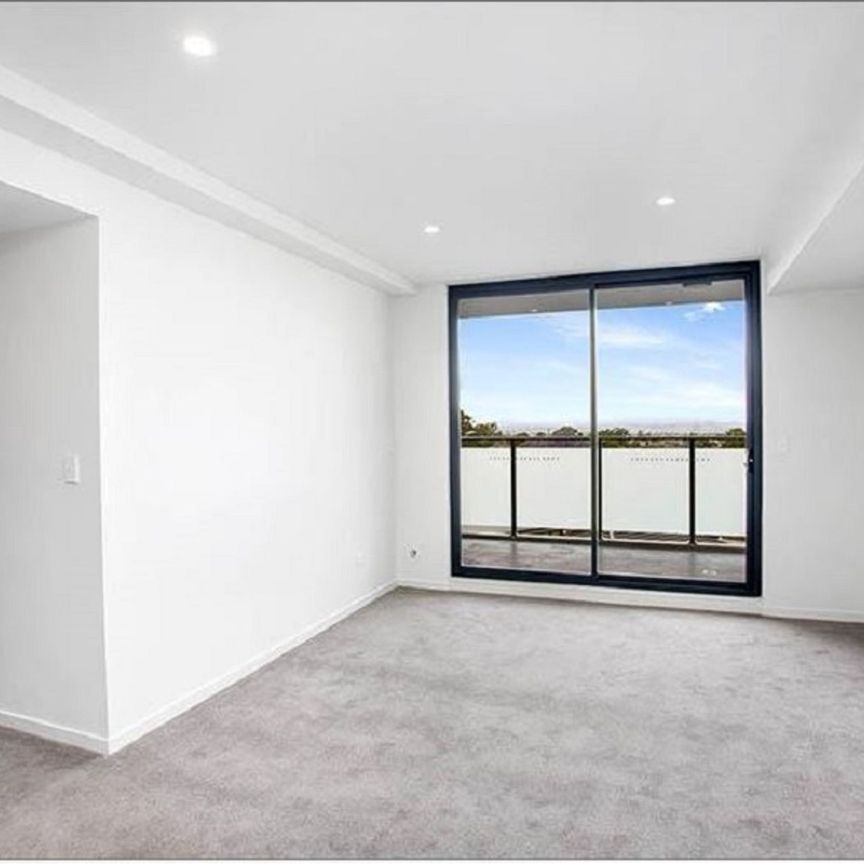 Modern 1 Bedroom with Water Views - Photo 1