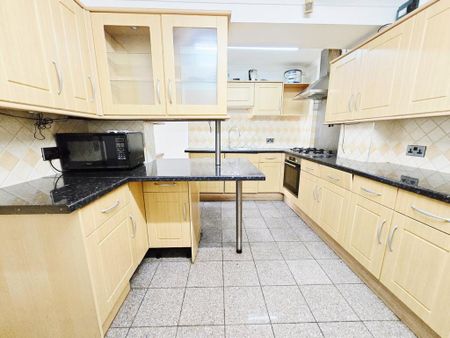 5 bedroom terraced house to rent - Photo 3