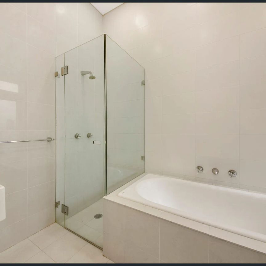 Stylish City-Fringe Living in the Heart of Glebe - Photo 1