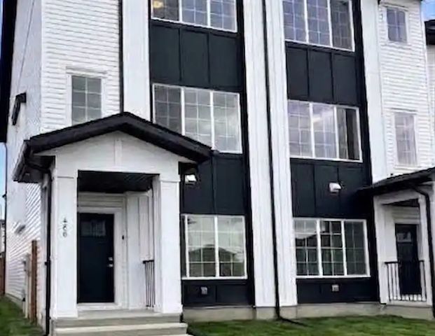 Modern 3-BR + Bonus Room Upper Suite | Pet Friendly | Carrington NW — 3 Bedrooms+ Den Main Floor - Photo 1