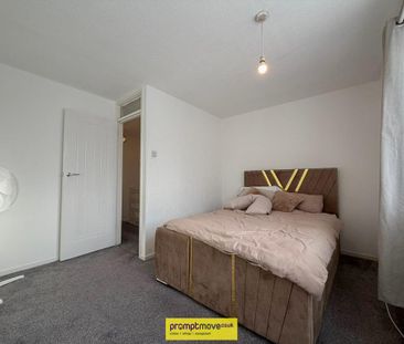 2 bedroom end of terrace house to rent - Photo 2