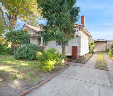 Charming 3 Bedroom Weatherboard Home in Cheltenham - Photo 4
