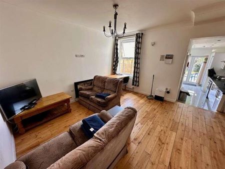 Hows Road, Uxbridge, UB8 - Photo 2