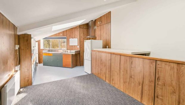 4 BR Kelburn Flat with 2 courtyards - Photo 1