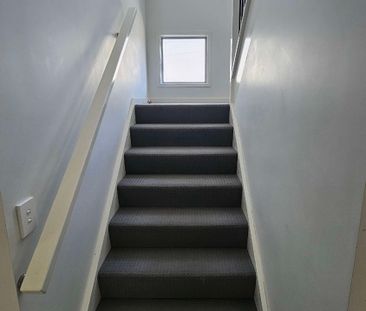 Helensvale - Photo 1