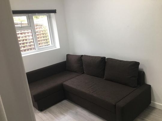 Studio Flat, Parsonage Street, E14 - Photo 1