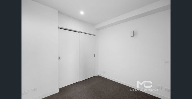 WELL APPOINTED ONE BEDROOM APARTMENT WITH BALCONY - Photo 1