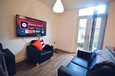 3 bedroom terraced house to rent - Photo 2