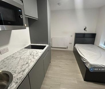 Studio to rent - Photo 6
