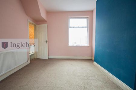 3 bedroom terraced house to rent - Photo 4