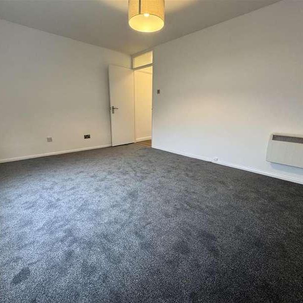 Anstey Lodge, Wellington Road, EN1 - Photo 1