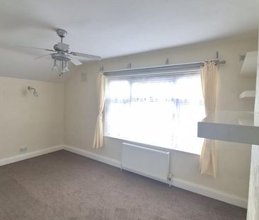 4 bedroom semi-detached house to rent - Photo 4