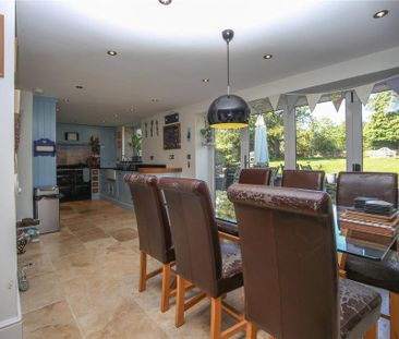 4 bedroom detached house to rent - Photo 5