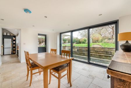 4 bedroom detached house to rent - Photo 2