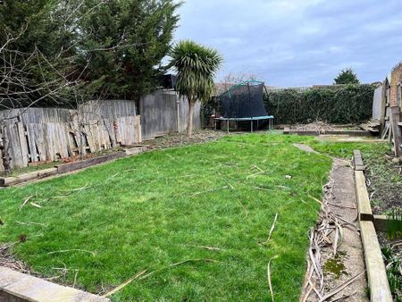 5 bedroom semi-detached house to rent - Photo 4