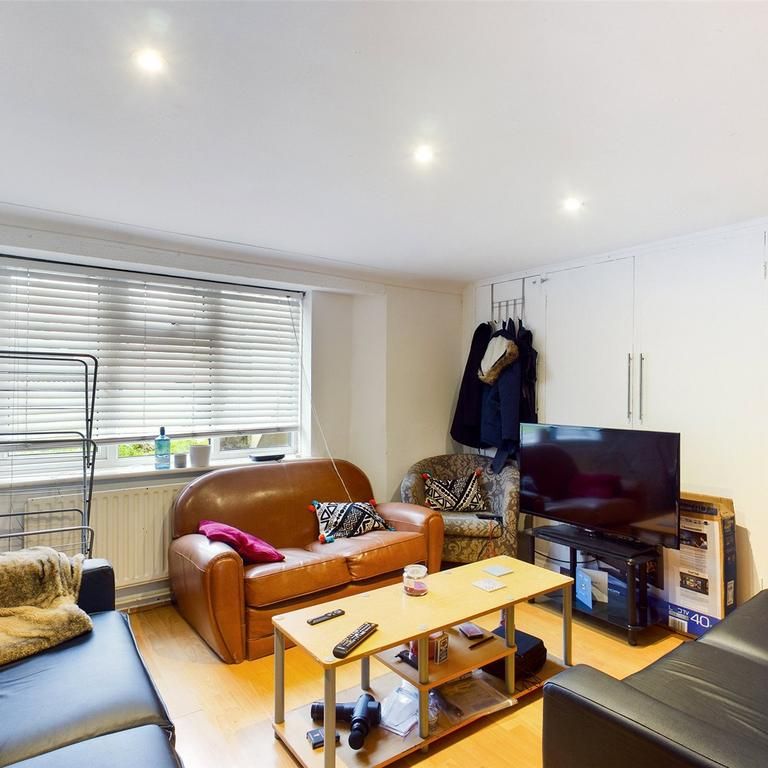 4 bedroom maisonette to rent - Photo 1