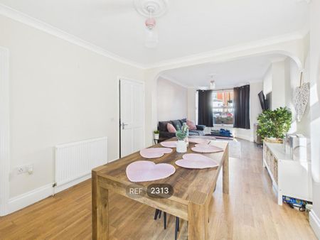 3 bedroom property to rent - Photo 4