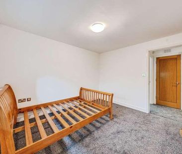 Sail Court, Newport Avenue, Virginia Quay, London, E14 - Photo 1