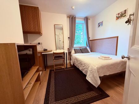 Flat 427 Fulham Palace Road, Fulham W6 9HH - Photo 2