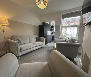4 bedroom terraced house to rent - Photo 1