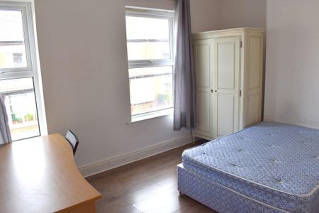 4 bedroom terraced house to rent - Photo 5