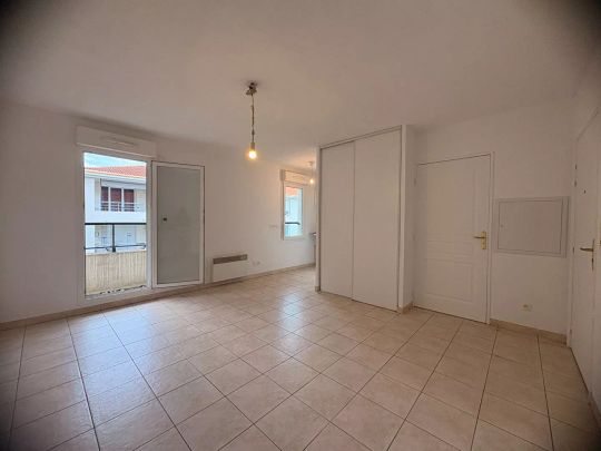 A louer studio dans résidence sécurisée avec box - Photo 1