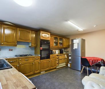 1 bedroom in a house share to rent - Photo 4