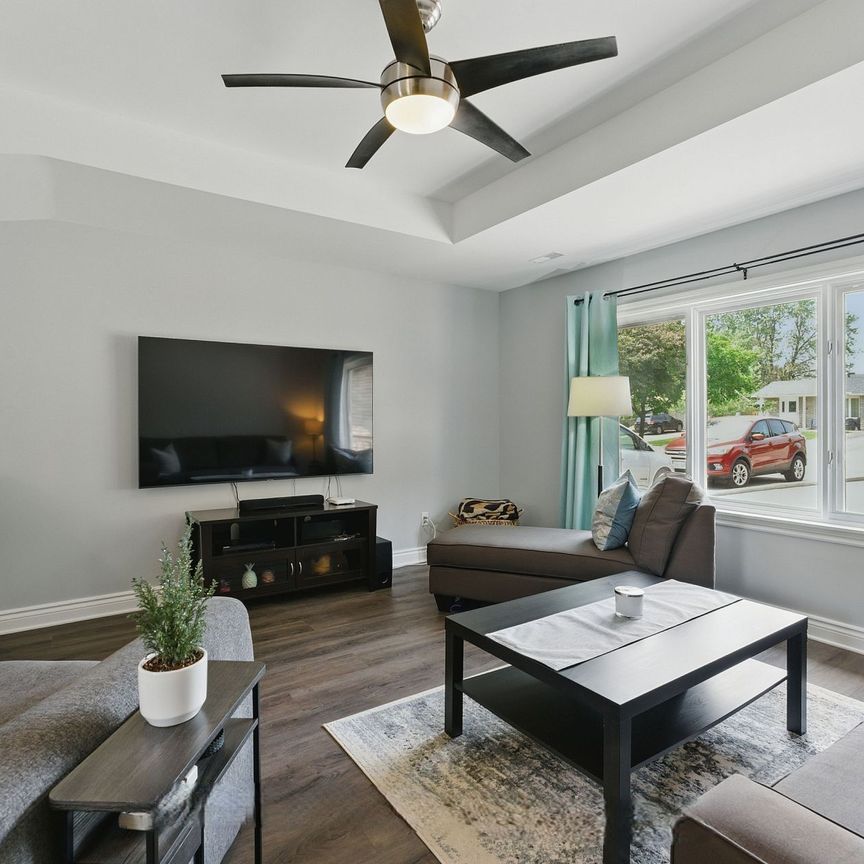 For Lease - 770 Applewood Crescent Unit# 1, Milton, Ontario - Photo 1