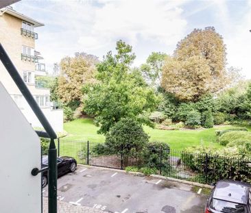 3 bedroom flat to rent - Photo 6