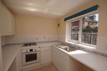 A 2 Bedroom House in Swindon Village GL51 0AP - Photo 3