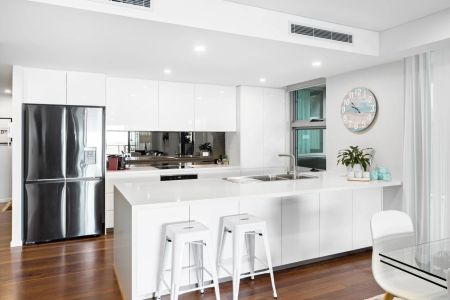 BEACH FRONT APARTMENT WITH HUGE ALFRESCO AND EXPANSIVE OCEAN VIEWS CONTACT JULIE SYKES 0438 050 110 - Photo 2