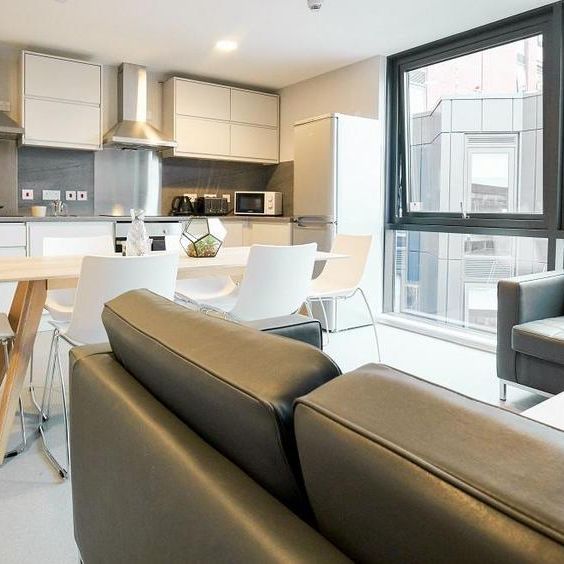 1 bedroom in a flat share to rent - Photo 1