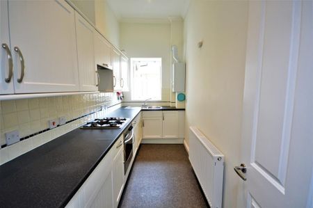 3 bedroom flat to rent - Photo 5