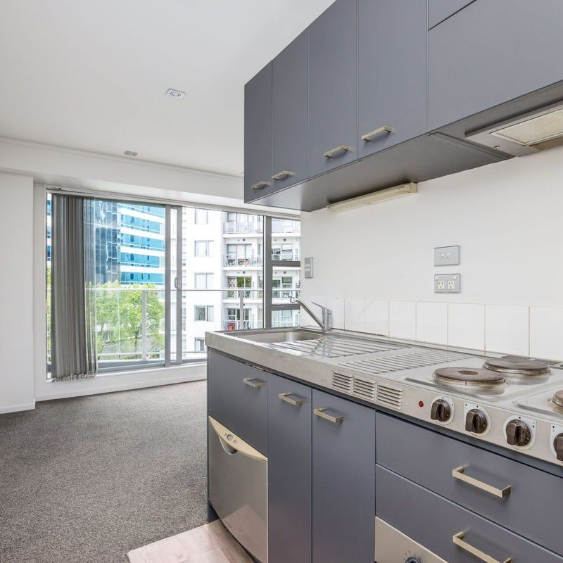 Easy City Living in the Heart of Queen Street - Photo 1