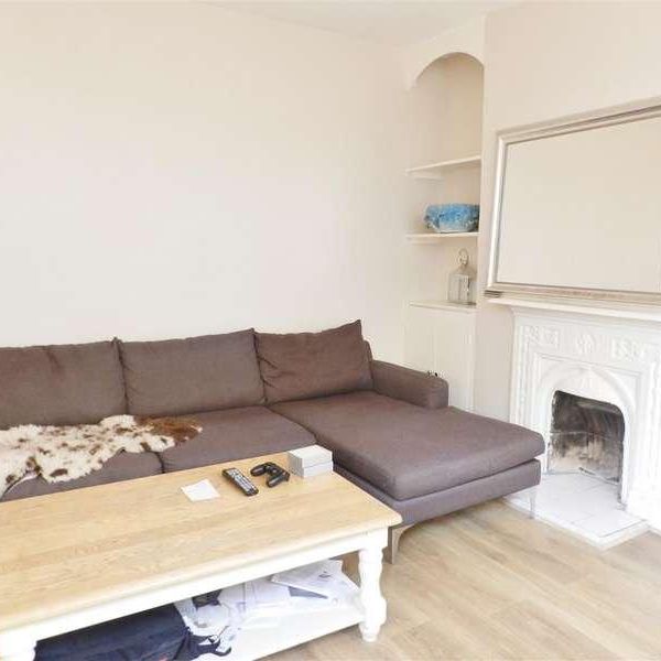 Lurline Gardens, London, SW11 - Photo 1