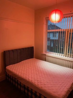 Room in a Shared House, Coleridge Road, M16 - Photo 1
