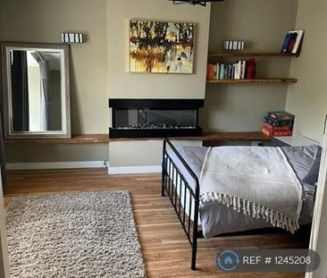 6 bedroom detached house to rent - Photo 3