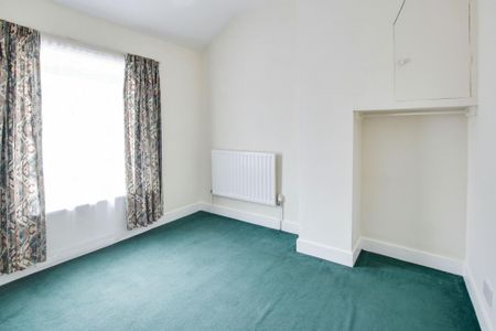 2 bedroom end of terrace house to rent - Photo 3